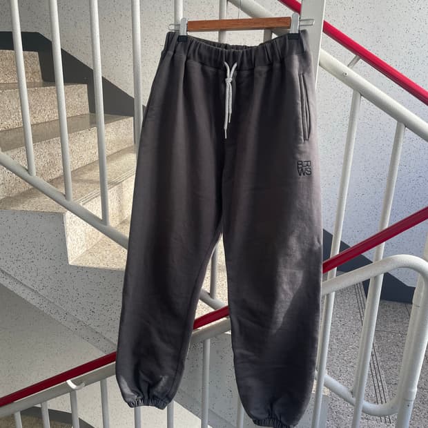 jogger pants