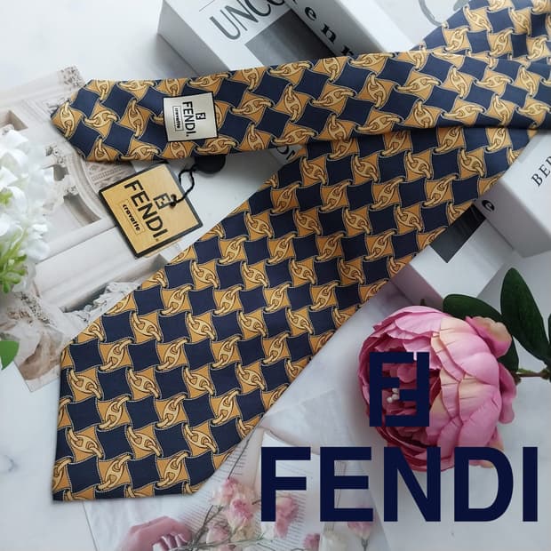 펜디 실크 네이비 체인 패턴 넥타이 9.9cm 새제품 K2511
