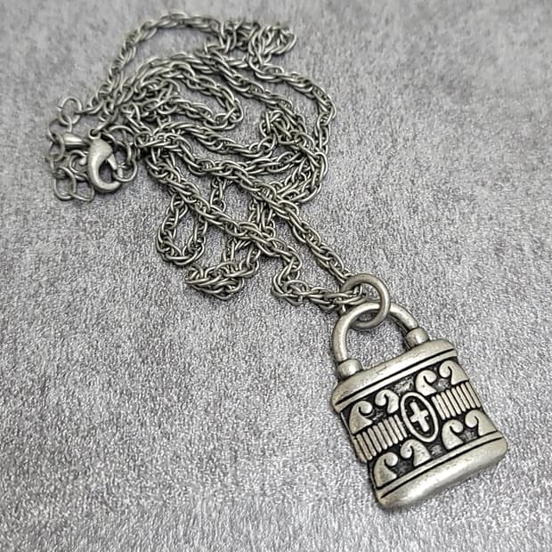 cross lock necklace