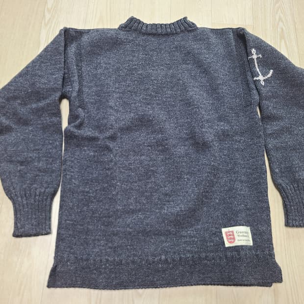 건지울른스 피셔맨 홀가먼트 스웨터 40 팝니다.