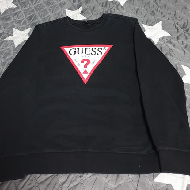 게스 엠보싱 삼각로고 맨투맨 블랙 (S)