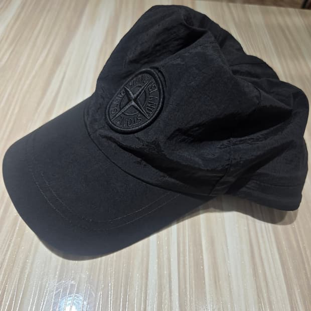 스톤아일랜드 나일론 볼캡 판매합니다.