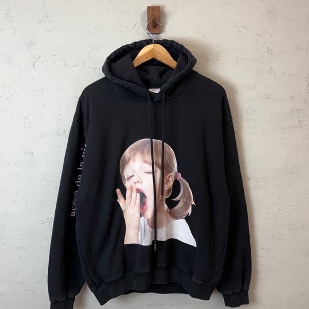 아크메드라비 프린팅 후드티 블랙