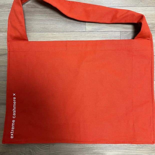 Extreme cashmere 오렌지 숄더백 