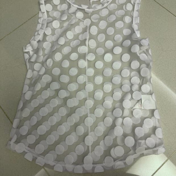 [새상품.정가35] KUHO 화이트 도트 시스루 탑 구호