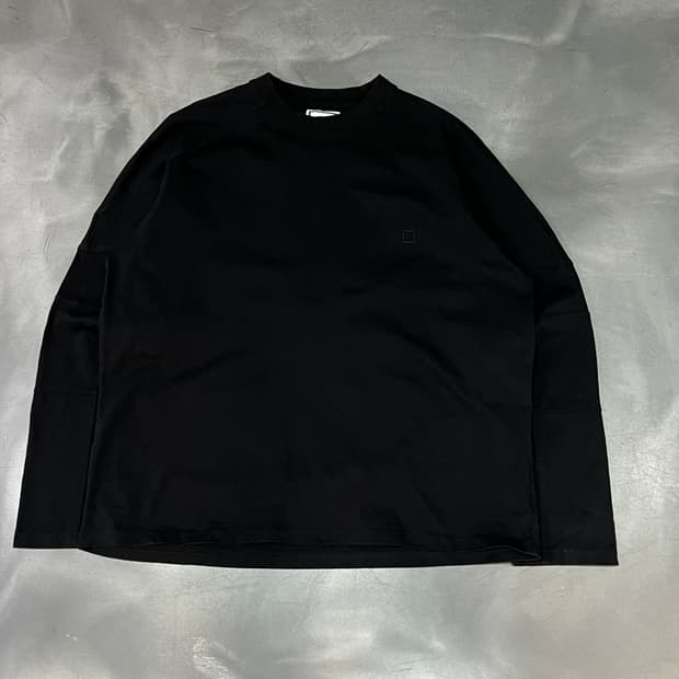  우영미 자수로고 롱 슬리브 y15598