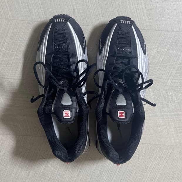 나이키 샥스R4 실버 280