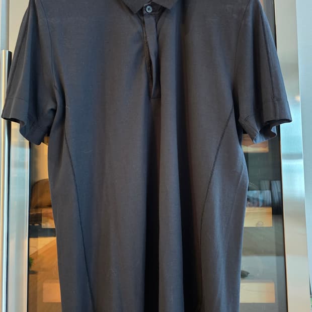 트랜짓 TRANSIT 반팔티셔츠 105사이즈입니다