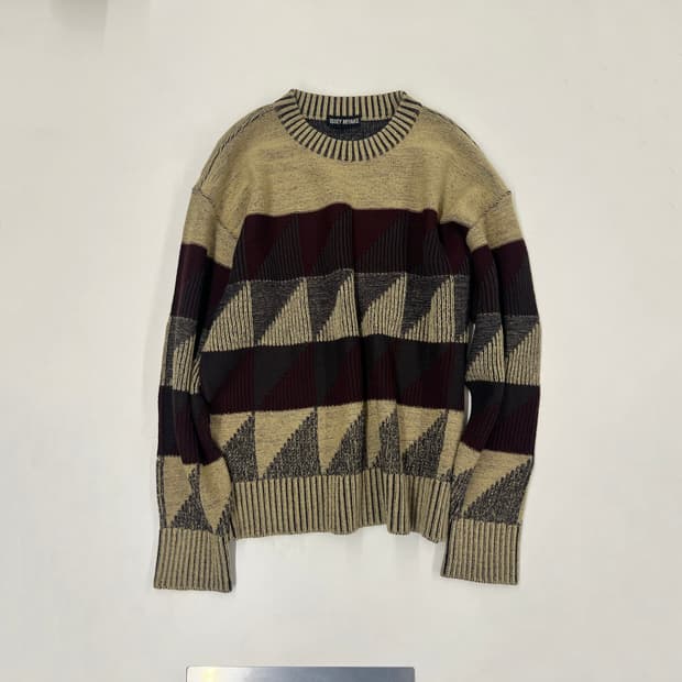 이세이미야케 니트 M사이즈