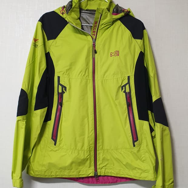 밀레 바람막이 자켓 100사이즈 