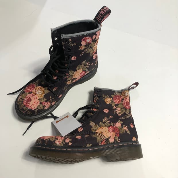 닥터마틴 플라워 8홀 부츠 