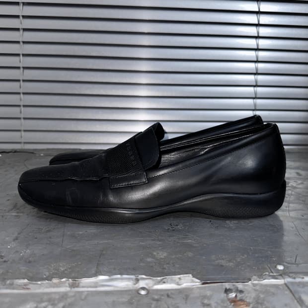 00s 블랙 프라다 스포츠 스퀘어토 로퍼