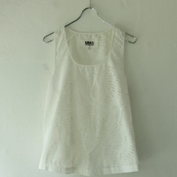 MM6 슬리브리스 탑 