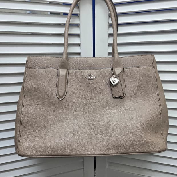 코치 베일리 토트백