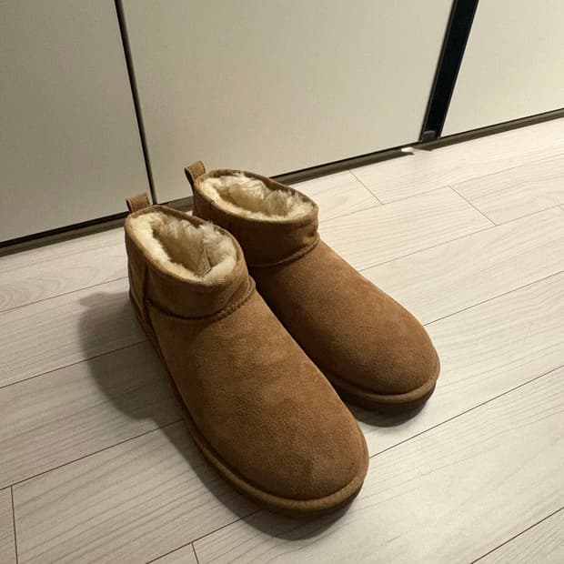 어그 스웨이드 레더 미니 부츠 (클래식 울트라 미니)