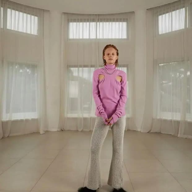 키메 KIME CUT-OUT TURTLE NECK 핑크
