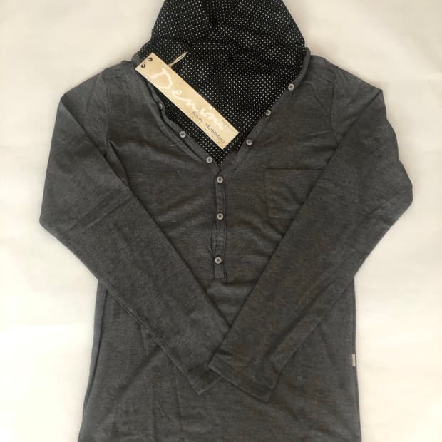 KARL MOMMOO 스톨 레이어드 티셔츠