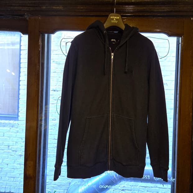 스투시 짚업 스웻 