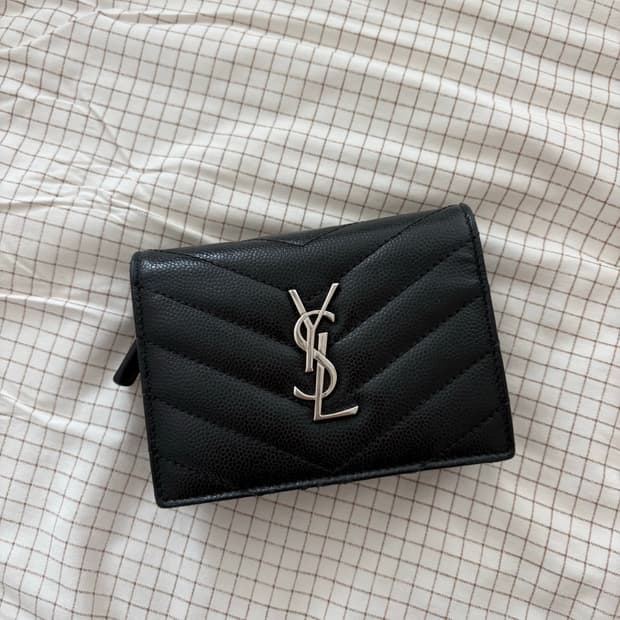 입생로랑 모노그램 은장 반지갑