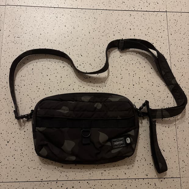 베이프 포터 콜라보 가방 크로스백