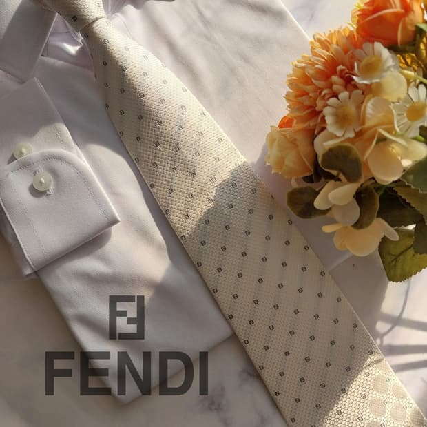 펜디 실크 화이트 자카드 로고 패턴 넥타이 9cm A+등급 K1502
