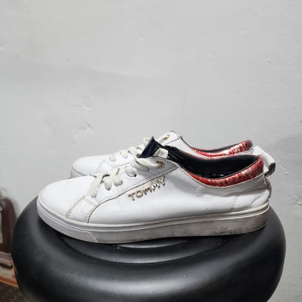 타미힐피거 흰색 스니커즈 운동화