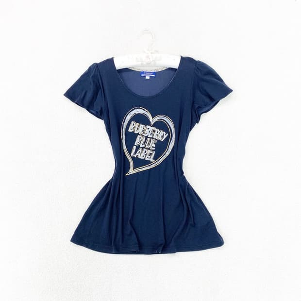 버버리 ♥ 딥네이비 하트로고 셔링 반팔탑