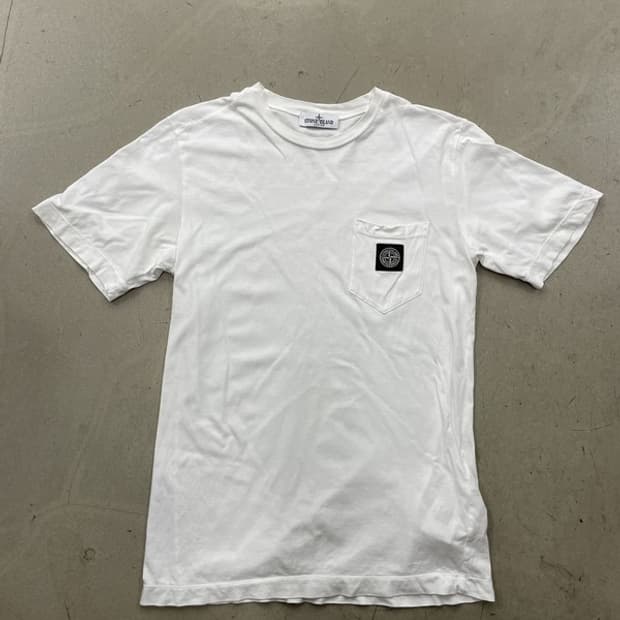 스톤아일랜드 주니어 로고 패치 포켓 티셔츠