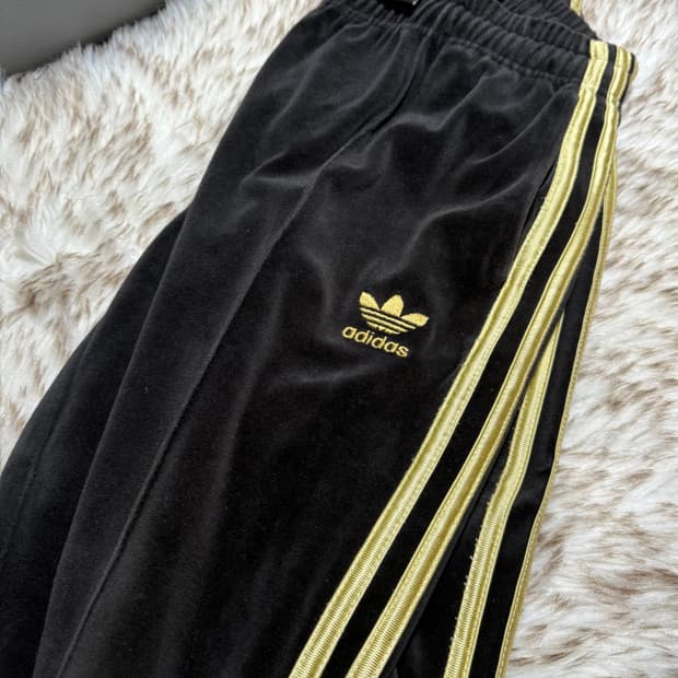 아디다스 블랙벨벳 골드삼선 와이드 트랙팬츠 105