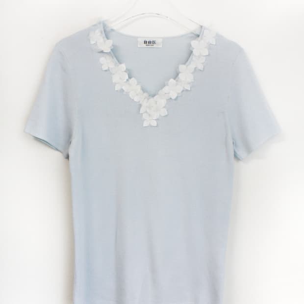 Floral V-Neck Knit Tee