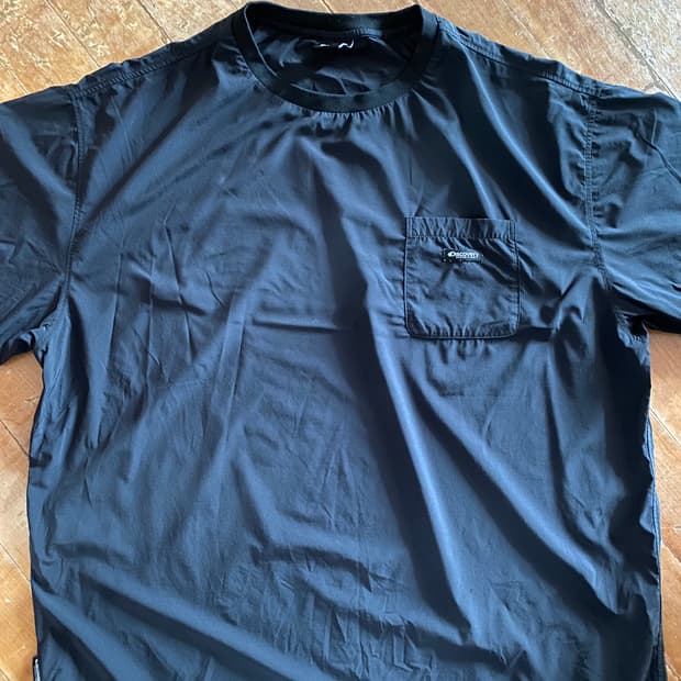 디스커버리 반팔 블랙 티셔츠 블랙 110