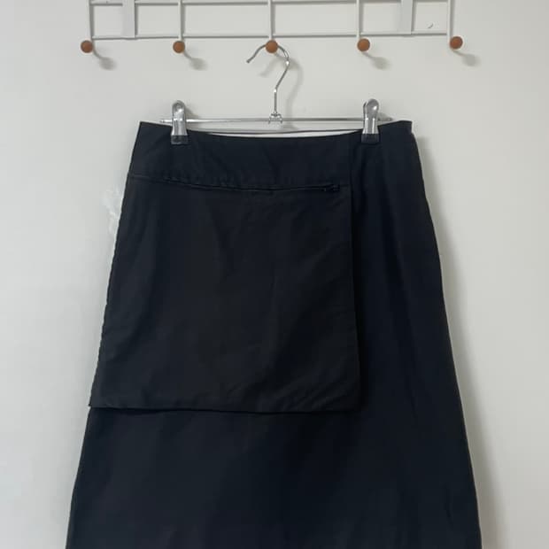 츠모리 치사토 포켓 레이어드 블랙 스커트