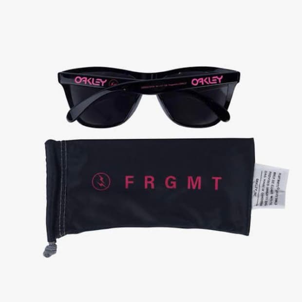 오클리 x 프라그먼트 프로그스킨 