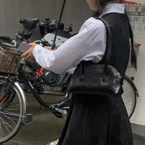 애니원모어 헨드리 라운드 숄더백 블랙