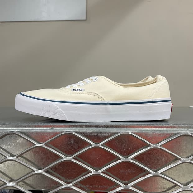 반스 어센틱 화이트 250