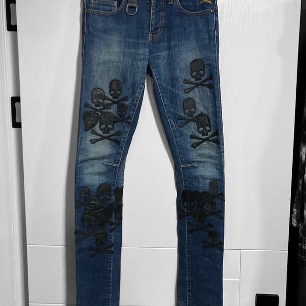 로엔 스컬 레더 패치 데님 팬츠