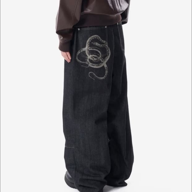 아캄 Snake printed denim pants (Black)