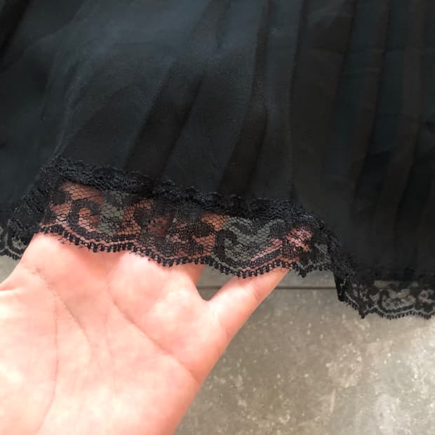 블랙 레이스 미디 스커트