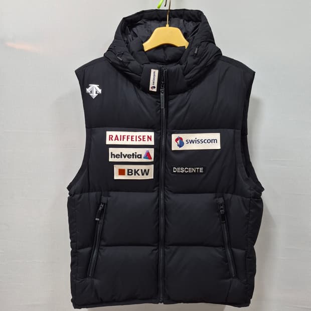 데상트 아우디 패딩 조끼 남성110