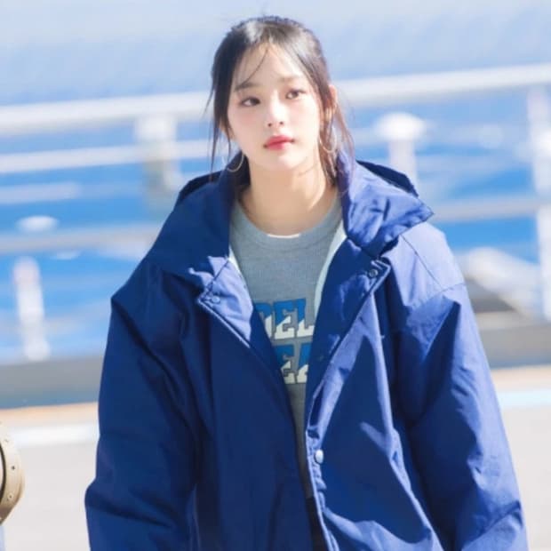 (뉴진스 민지 착용) 나이키 솔로 스우시 푸퍼 네이비 재킷 M