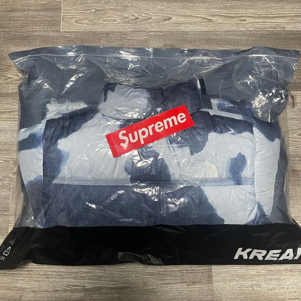 슈프림 노스페이스 블리치드 데님 패딩