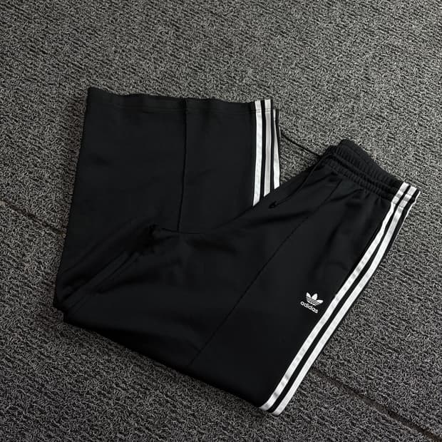 아디다스 신형 파이어버드 우먼스 와이드 트랙팬츠 1817