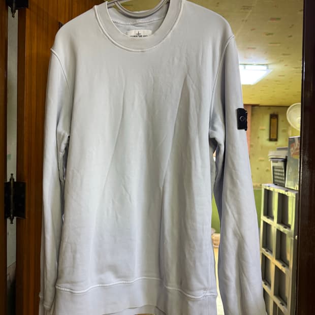 안냐세요 스톤아일랜드 sss급 스카이 맨투맨 L사이즈 판매합니다(정품)