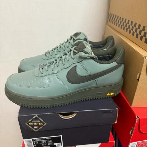 나이키 에어포스1 고어텍스 비브람 255