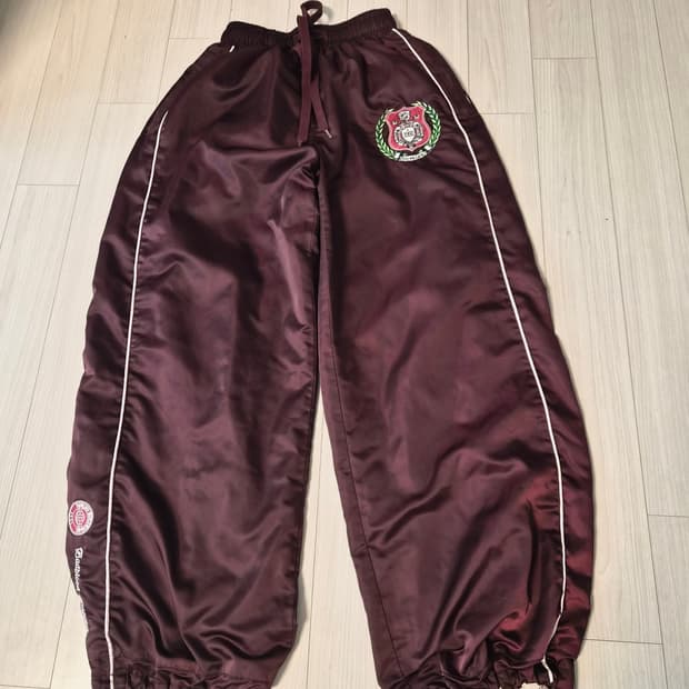 [배드블러드] 아틀레틱 사틴 와이드 조거 팬츠 (X-SMALL)