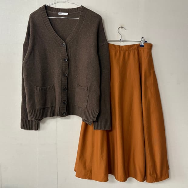 브라운 가디건+유니클로 치마