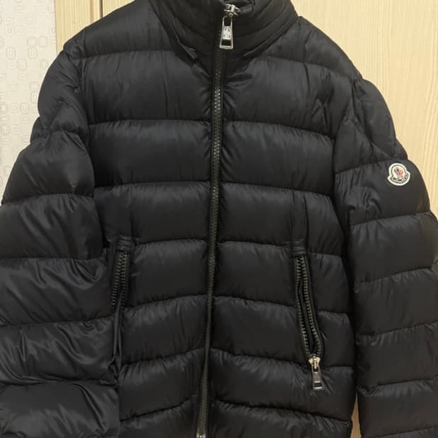 정품 몽클레어 패딩 (사이즈 1)