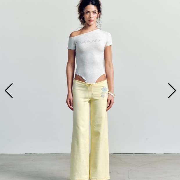 새상품) as if calie FLOWER APPLIQUE BOOTCUT