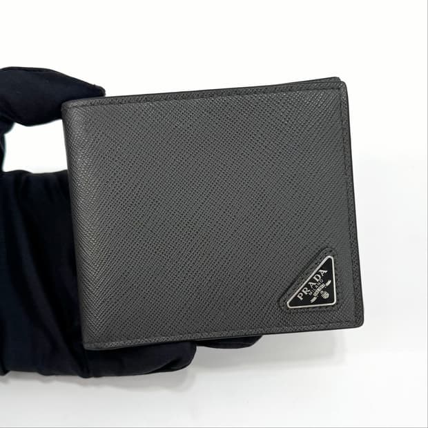프라다 삼각로고 사피아노 반지갑 그레이