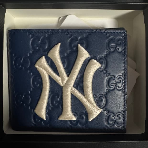 구찌 Mlb 콜라보 네이비 반지갑